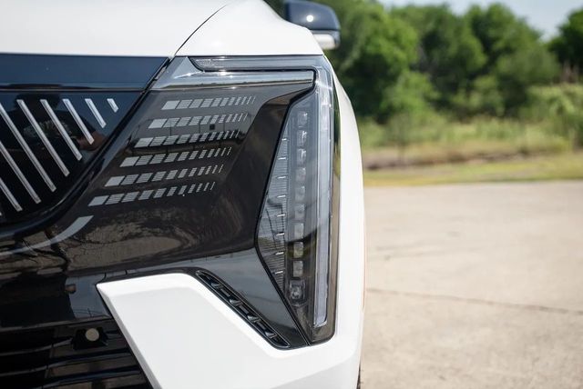 2025 Cadillac Escalade IQ AWD 4dr Sport 2 - 22938501 - 20