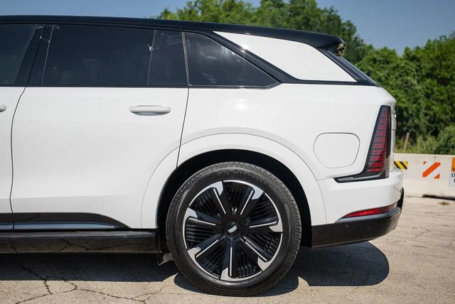 2025 Cadillac Escalade IQ AWD 4dr Sport 2 - 22938501 - 24