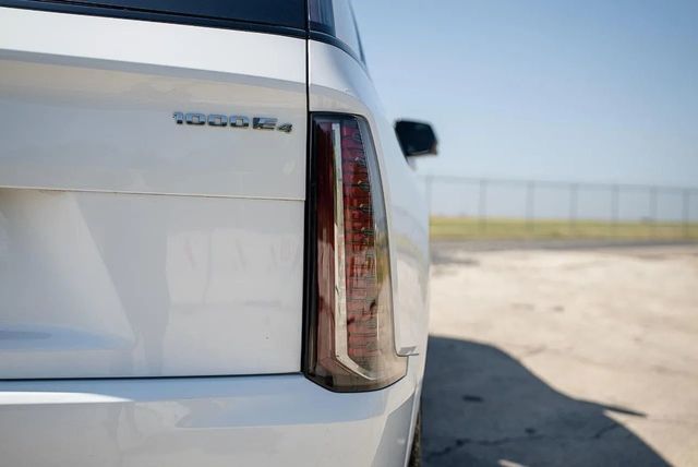 2025 Cadillac Escalade IQ AWD 4dr Sport 2 - 22938501 - 27