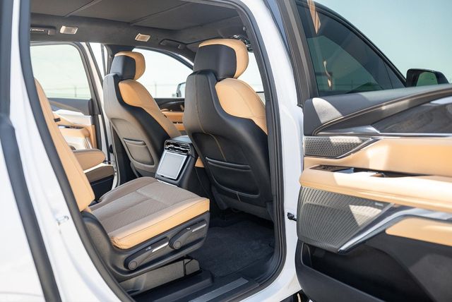 2025 Cadillac Escalade IQ AWD 4dr Sport 2 - 22938501 - 47