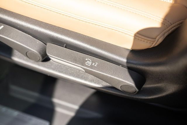 2025 Cadillac Escalade IQ AWD 4dr Sport 2 - 22938501 - 52