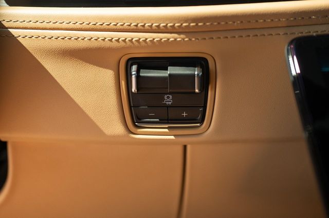 2025 Cadillac Escalade IQ AWD 4dr Sport 2 - 22938501 - 64