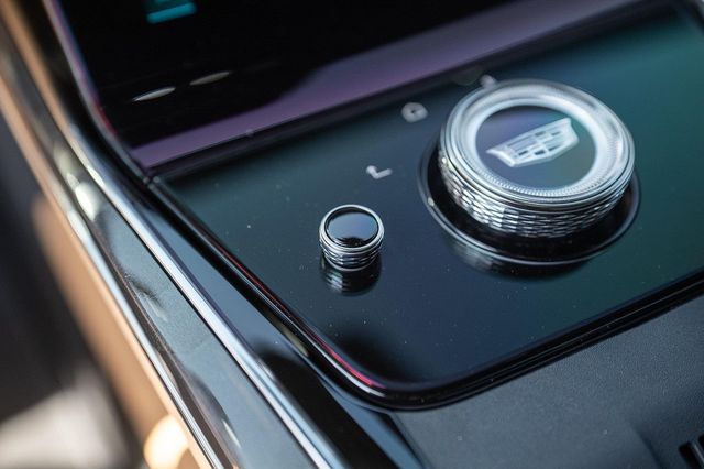 2025 Cadillac Escalade IQ AWD 4dr Sport 2 - 22938501 - 73