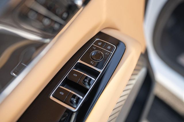 2025 Cadillac Escalade IQ AWD 4dr Sport 2 - 22938501 - 80