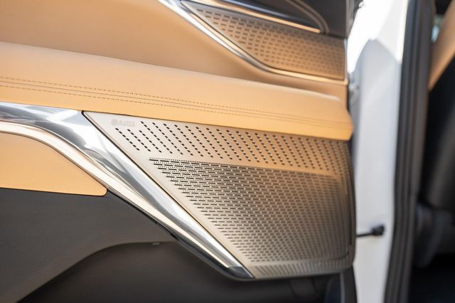 2025 Cadillac Escalade IQ AWD 4dr Sport 2 - 22938501 - 81