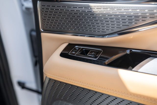 2025 Cadillac Escalade IQ AWD 4dr Sport 2 - 22938501 - 87