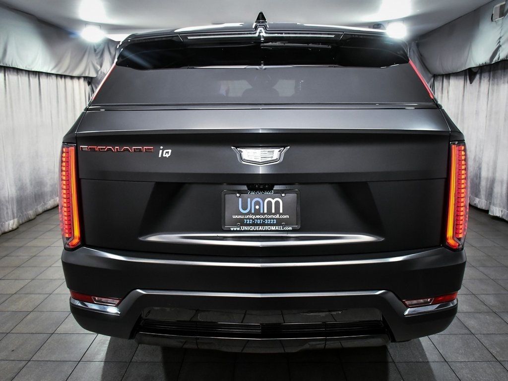 2025 Cadillac Escalade IQ Sport photo 3