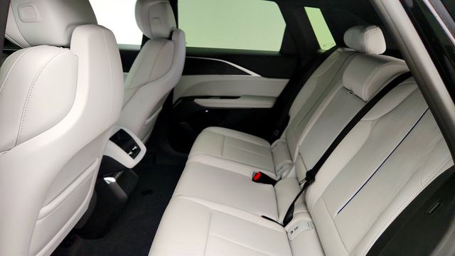 2025 Cadillac LYRIQ 4dr Luxury 1 w/1SC - 23056581 - 18