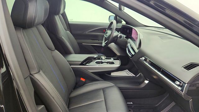 2025 Cadillac LYRIQ 4dr Luxury 2 (1SD) - 22999347 - 23