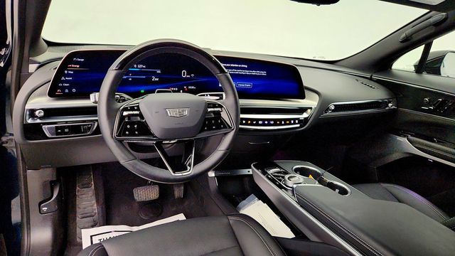 2025 Cadillac LYRIQ 4dr Luxury 3 w/ Panoramic Sunroof & Fast Charging - 23083935 - 11