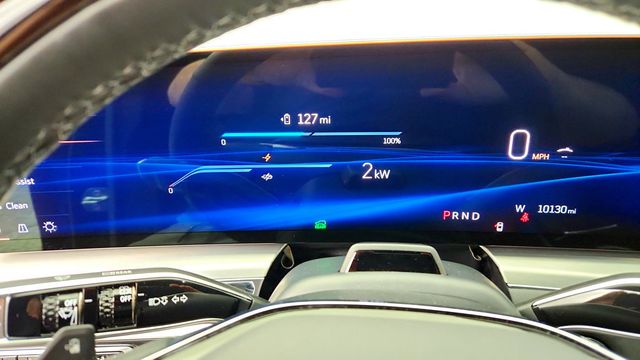 2025 Cadillac LYRIQ 4dr Luxury 3 w/ Panoramic Sunroof & Fast Charging - 23083935 - 13