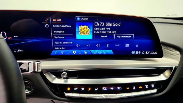 2025 Cadillac LYRIQ 4dr Luxury 3 w/ Panoramic Sunroof & Fast Charging - 23083935 - 16