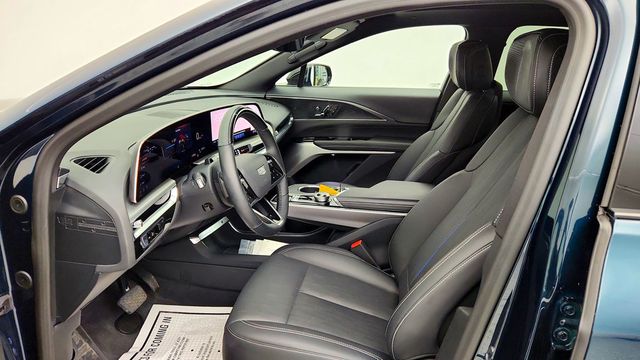 2025 Cadillac LYRIQ 4dr Luxury 3 w/ Panoramic Sunroof & Fast Charging - 23083935 - 18