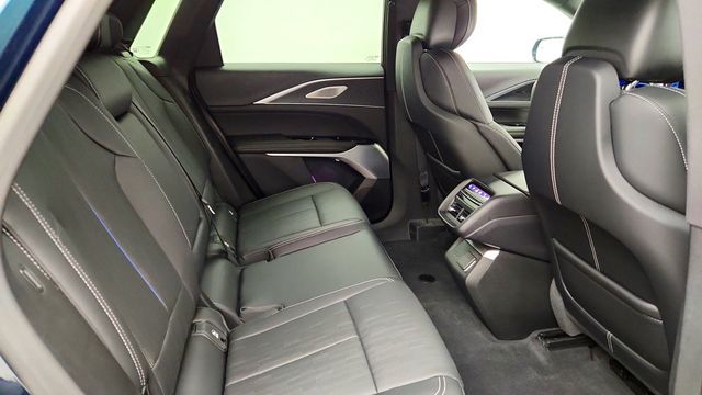 2025 Cadillac LYRIQ 4dr Luxury 3 w/ Panoramic Sunroof & Fast Charging - 23083935 - 21