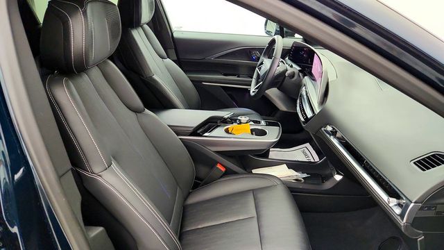 2025 Cadillac LYRIQ 4dr Luxury 3 w/ Panoramic Sunroof & Fast Charging - 23083935 - 22