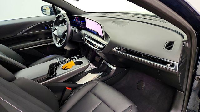 2025 Cadillac LYRIQ 4dr Luxury 3 w/ Panoramic Sunroof & Fast Charging - 23083935 - 23