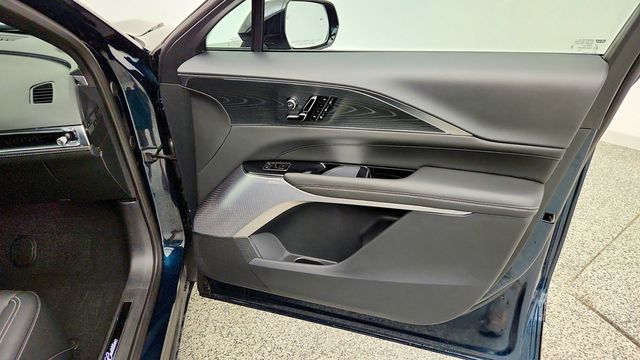 2025 Cadillac LYRIQ 4dr Luxury 3 w/ Panoramic Sunroof & Fast Charging - 23083935 - 24