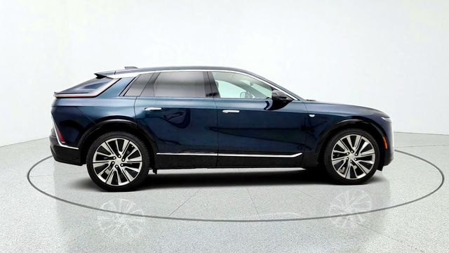 2025 Cadillac LYRIQ 4dr Luxury 3 w/ Panoramic Sunroof & Fast Charging - 23083935 - 3