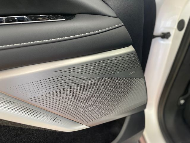 2025 Cadillac OPTIQ AWD 4dr Luxury w/1SE - 23069108 - 21