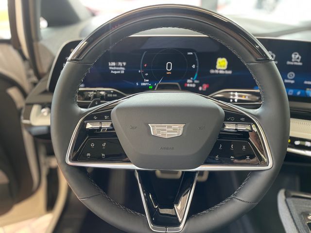 2025 Cadillac OPTIQ AWD 4dr Luxury w/1SE - 23069108 - 26