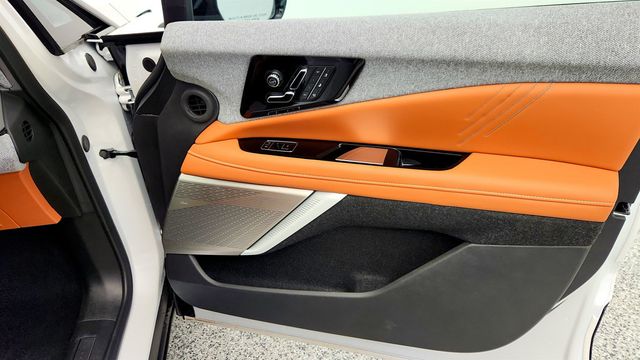 2025 Cadillac OPTIQ AWD 4dr Sport 2 (1SH) with 339 Miles of Range - 22964454 - 25