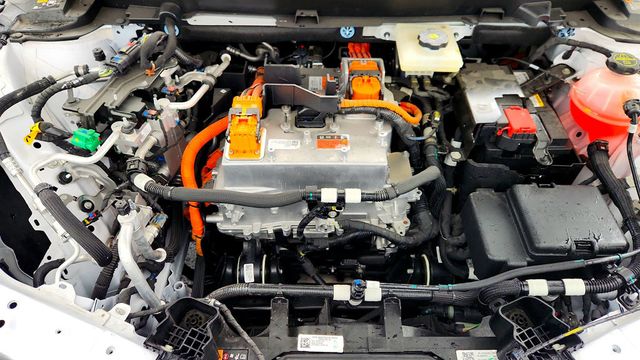 2025 Cadillac OPTIQ AWD 4dr Sport 2 (1SH) with 339 Miles of Range - 22964454 - 26