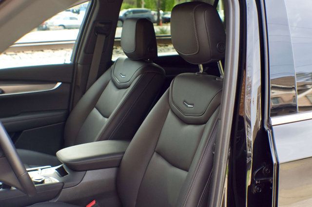 2025 Cadillac XT6 Local Trade/Luxury Pkg/Heated Leather Seats/Blind Zone Alert - 22993092 - 19