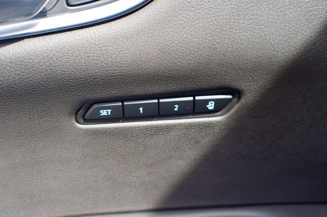 2025 Cadillac XT6 Local Trade/Luxury Pkg/Heated Leather Seats/Blind Zone Alert - 22993092 - 35