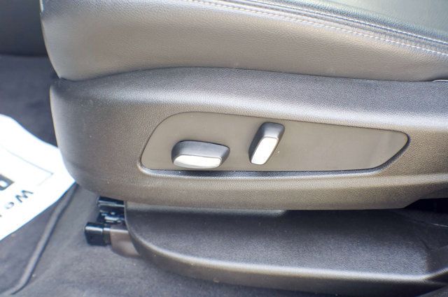 2025 Cadillac XT6 Local Trade/Luxury Pkg/Heated Leather Seats/Blind Zone Alert - 22993092 - 40