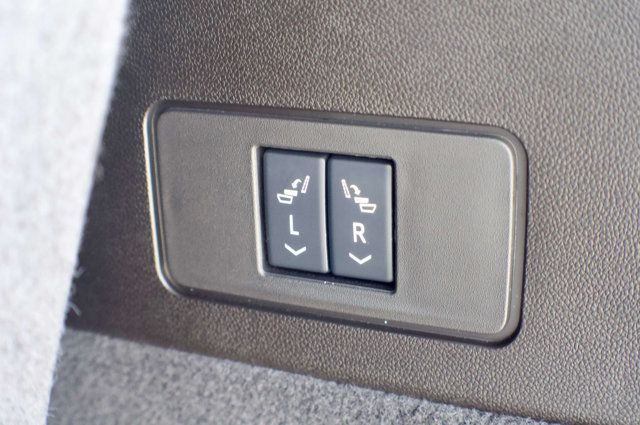 2025 Cadillac XT6 Local Trade/Luxury Pkg/Heated Leather Seats/Blind Zone Alert - 22993092 - 54