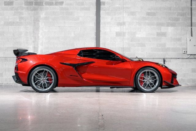 2025 Chevrolet Corvette Z06 Convertible 3LZ photo 2