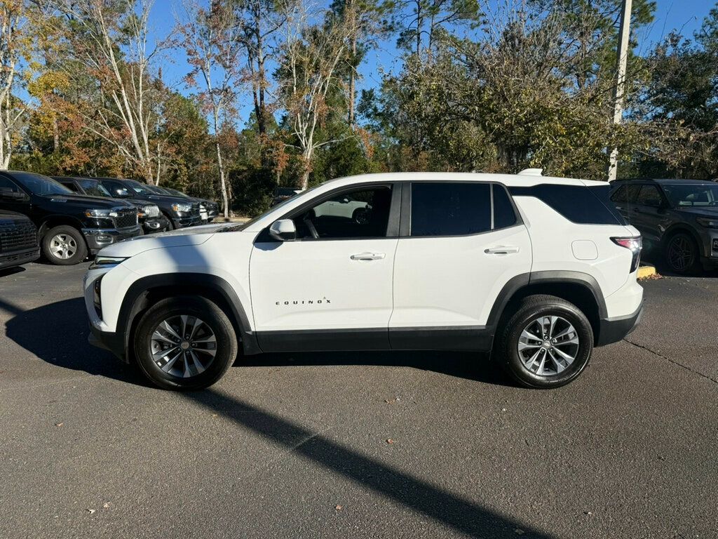 2025 Chevrolet Equinox photo 2