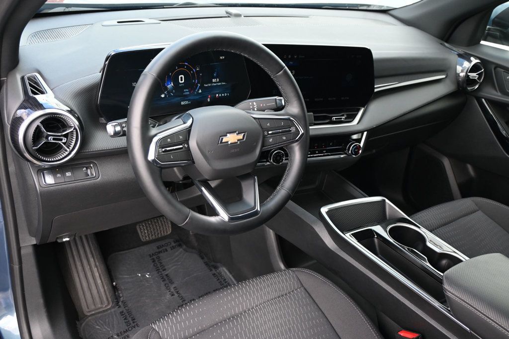 2025 Chevrolet Equinox LT photo 3