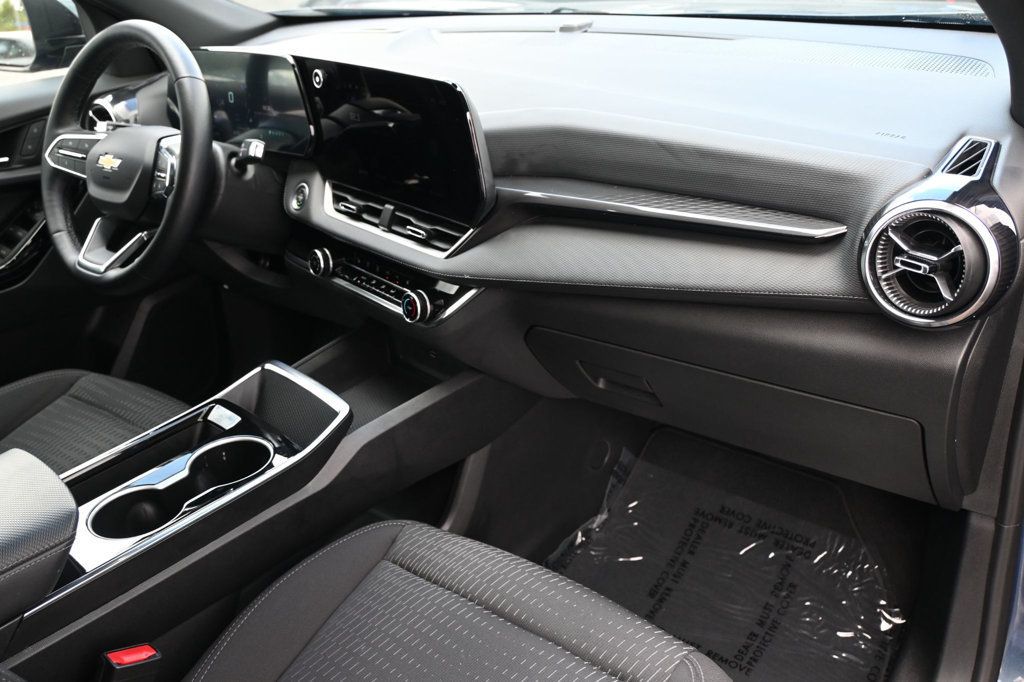 2025 Chevrolet Equinox LT photo 4