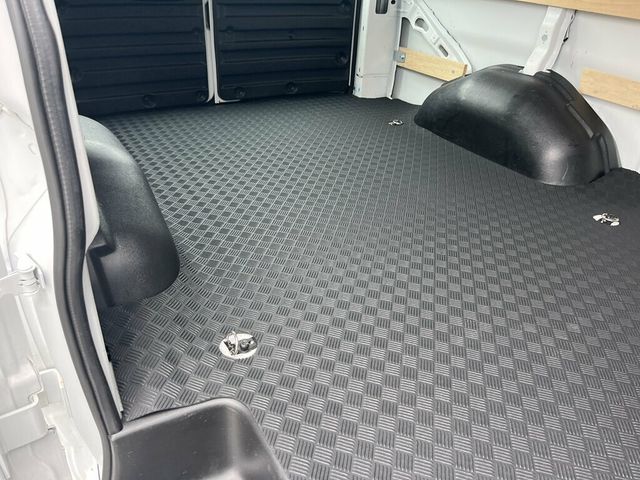 2025 Chevrolet Express Cargo Van ONE OWNER / CLEAN CARFAX - 23060153 - 22