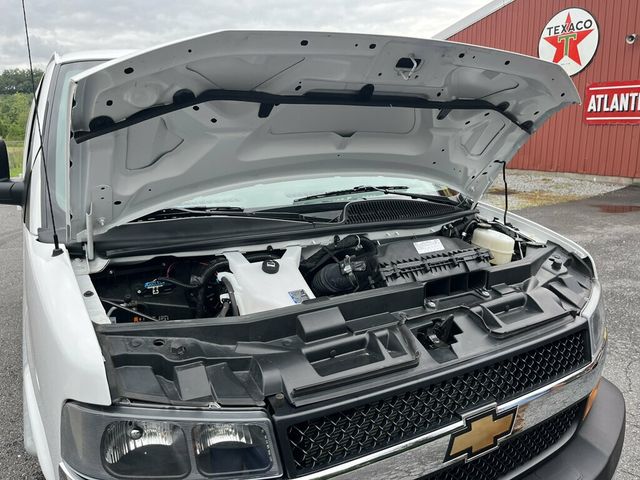 2025 Chevrolet Express Cargo Van ONE OWNER / CLEAN CARFAX - 23060153 - 31