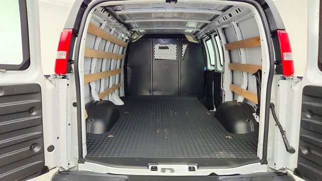 2025 Chevrolet Express Cargo Van RWD 2500 135'' w/ Bulkhead Partition & Cargo Upfit - 23037916 - 18