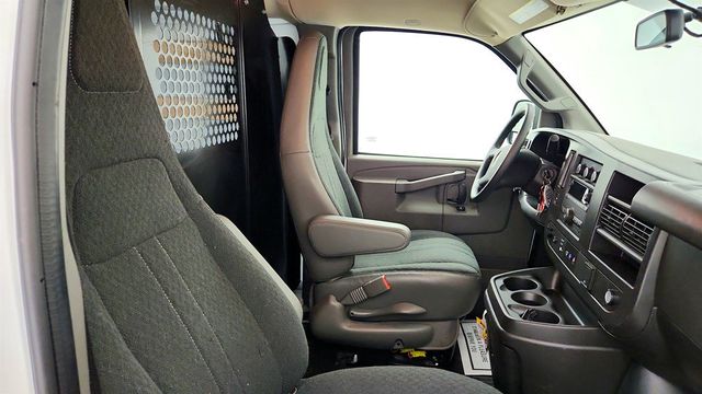 2025 Chevrolet Express Cargo Van RWD 2500 135'' w/ Bulkhead Partition & Cargo Upfit - 23037916 - 25