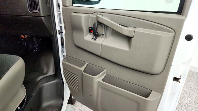 2025 Chevrolet Express Cargo Van RWD 2500 135'' w/ Bulkhead Partition & Cargo Upfit - 23037916 - 27