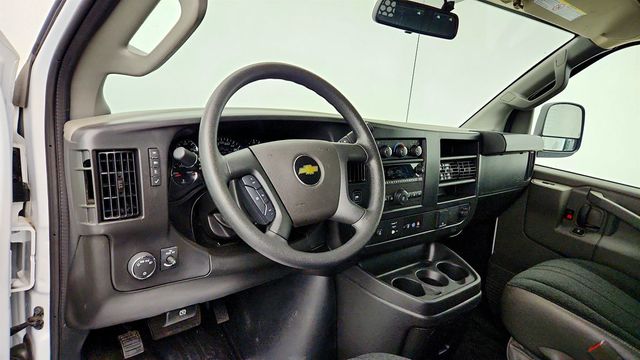 2025 Chevrolet Express Cargo Van RWD 2500 135'' w/ Chrome App Pkg & Cruise Control - 23038153 - 10