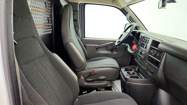 2025 Chevrolet Express Cargo Van RWD 2500 135'' w/ Chrome App Pkg & Cruise Control - 23038153 - 23