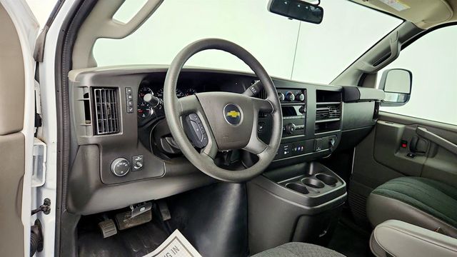 2025 Chevrolet Express Cargo Van RWD 2500 135'' w/ Chrome App Pkg & Cruise Control - 23038249 - 10