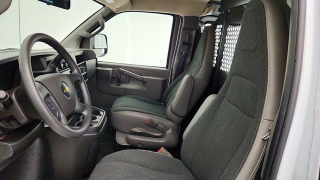 2025 Chevrolet Express Cargo Van RWD 2500 135'' w/ Chrome App Pkg & Cruise Control - 23038249 - 17