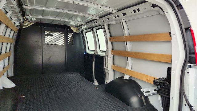 2025 Chevrolet Express Cargo Van RWD 2500 135'' w/ Chrome App Pkg & Cruise Control - 23038249 - 20