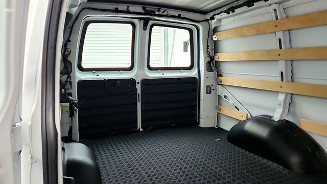 2025 Chevrolet Express Cargo Van RWD 2500 135'' w/ Chrome App Pkg & Cruise Control - 23038249 - 22