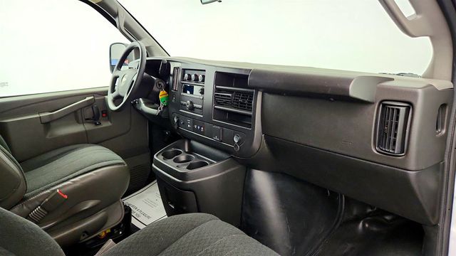2025 Chevrolet Express Cargo Van RWD 2500 135'' w/ Chrome App Pkg & Cruise Control - 23038249 - 25