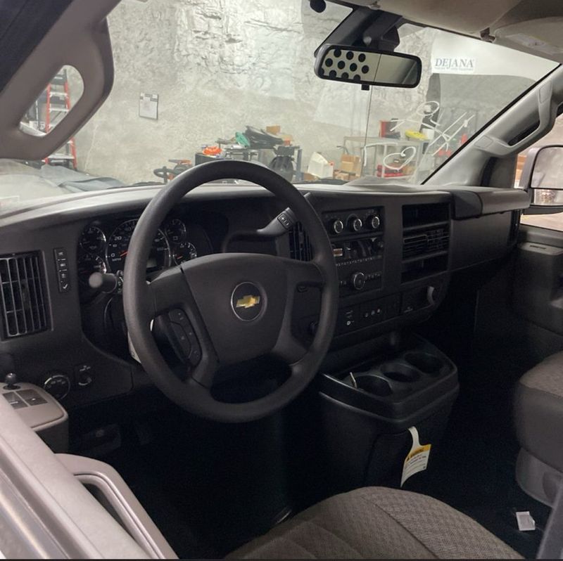 2025 Chevrolet Express Cargo Van RWD 2500 155" - 22956258 - 24