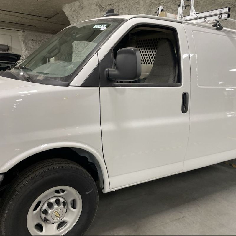 2025 Chevrolet Express Cargo Van RWD 2500 155" - 22956258 - 27