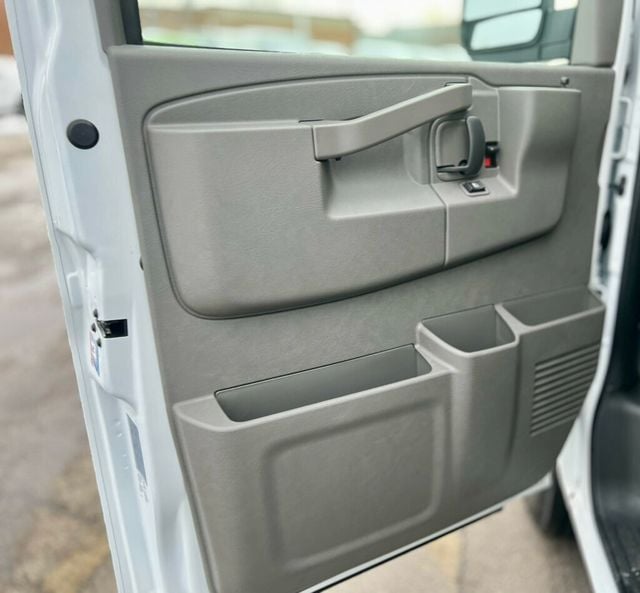 2025 Chevrolet Express Cargo Van RWD 2500 155" - 22958000 - 11