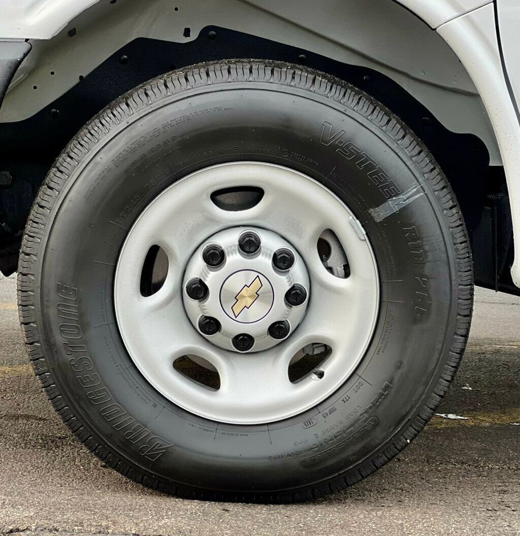 2025 Chevrolet Express Cargo Van RWD 2500 155" - 22958000 - 19
